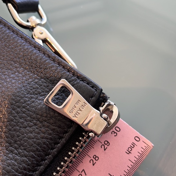 Woman’s Prada bag black large leather zipper - Picture 10 of 16